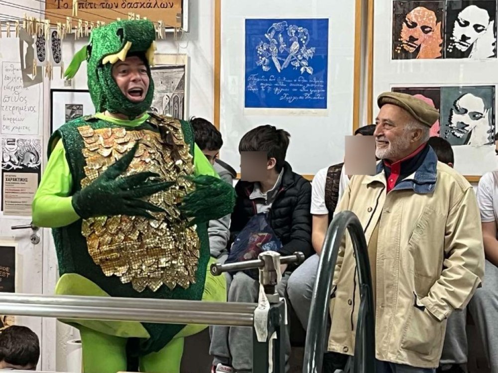 Επίσκεψη των παιδιών των Στ΄ τάξεων στο εργαστήρι του χαράκτη Χαμπή όπου μαθαίνουν για το έργο του, για τη χαρακτική και επισκέπτονται το μουσείο χαρακτικής.