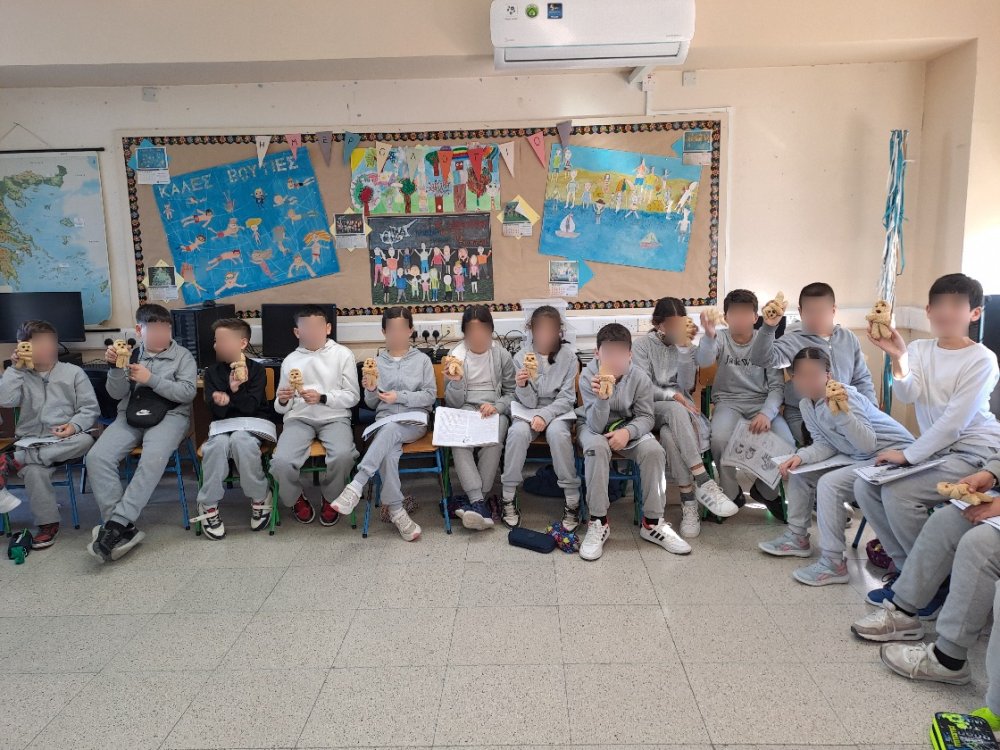 Συμμετοχή των παιδιών της Ε τάξης στο πρόγραμμα ΜΕΘΕΞΙΣ.Μέσα από βιωματικές δραστηριότητες τα παιδιά γνώρισαν τα έθιμα του Δωδεκαήμερου,καλλιεργώντας την αγάπη προς τη λαογραφία του τόπου μας